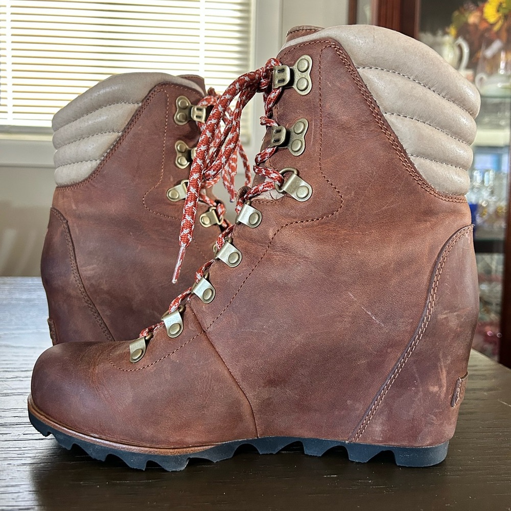 Sorel Conquest Women's Brown Wedge Heeled Boots - Picture 6 of 12